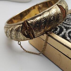 Gold Filled Floral Hinged Bracelet, Safety Chain, 1930s Vintage Jewelry‎  B1105